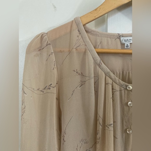 ARITZIA T. Babaton 100% silk floral sheer button down blouse cardigan - Picture 6 of 8